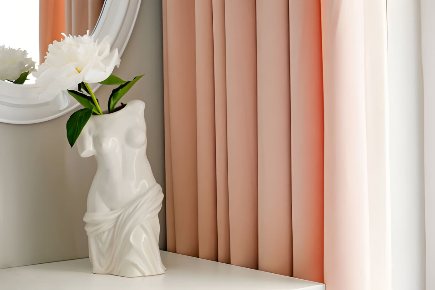 Decorated Room with custom drapes - Drapery Manufacturing Inc.